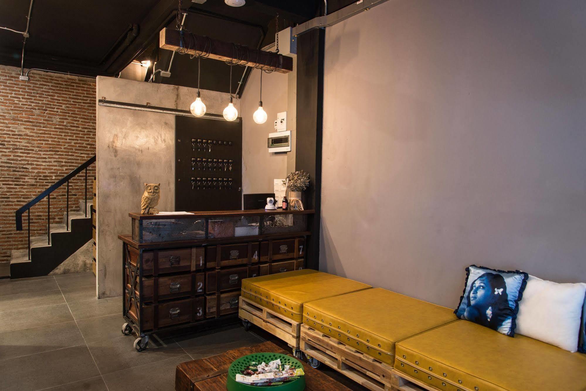 Nap@Pan Hostel Silom Bangkok Esterno foto